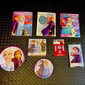652 piece bundle of New & sealed Disney Frozen 2 party supplies